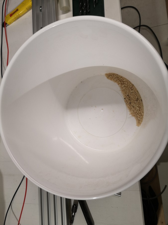 dust from cyclone to bucket